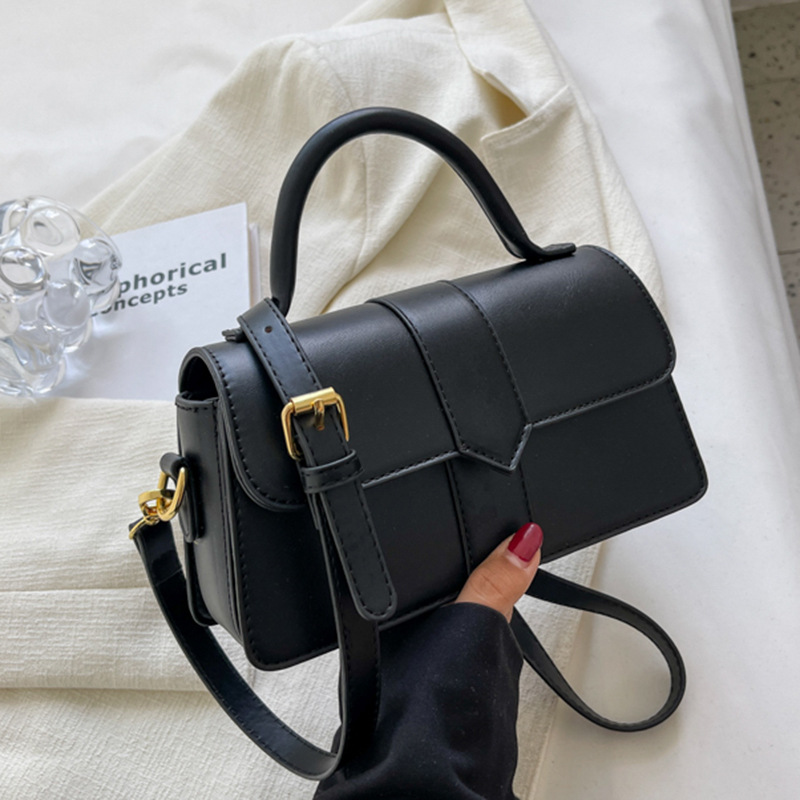 Chic Commuter Messenger