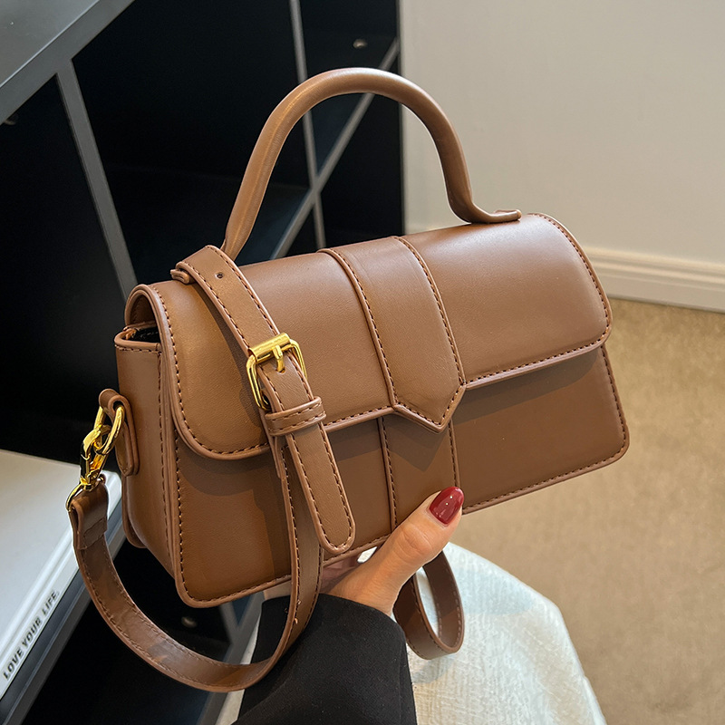 Chic Commuter Messenger
