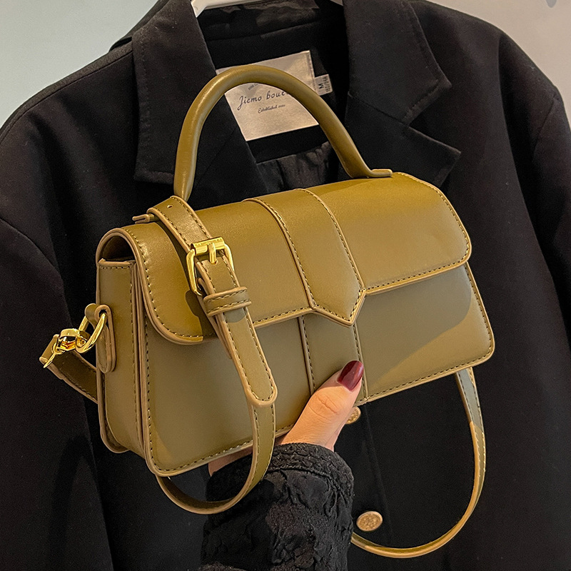 Chic Commuter Messenger