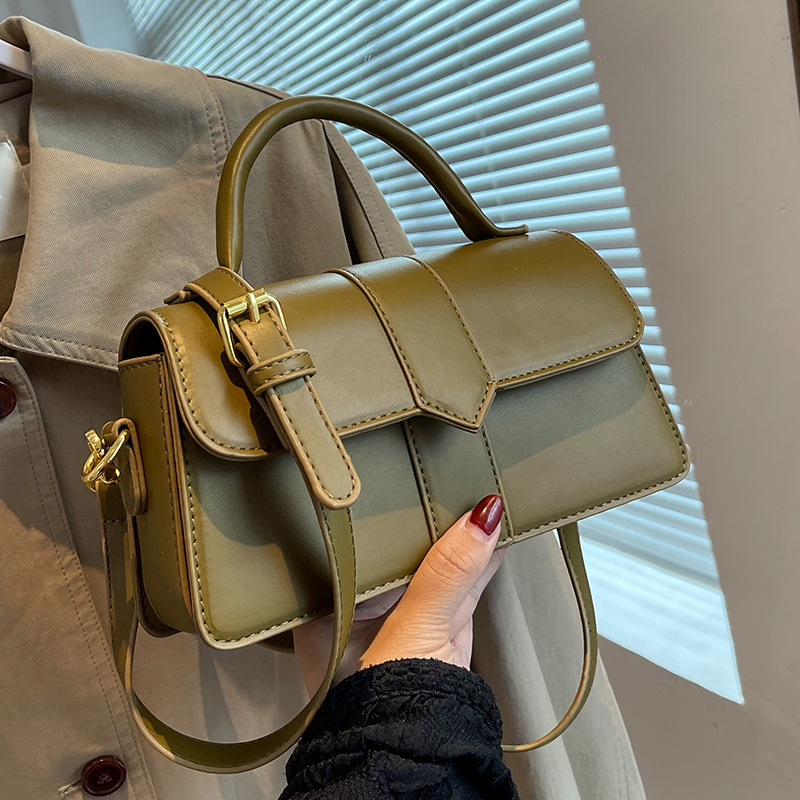 Chic Commuter Messenger