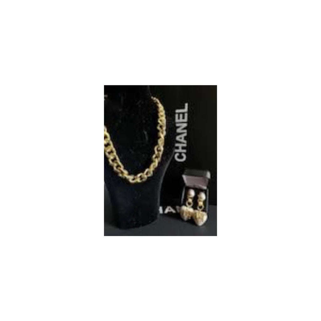 Elegant Pendant Necklace