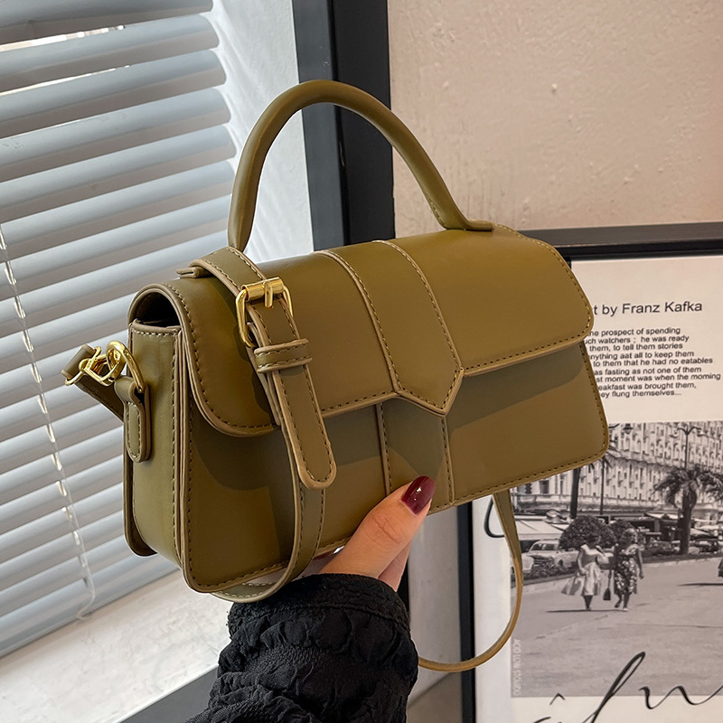 Chic Commuter Messenger