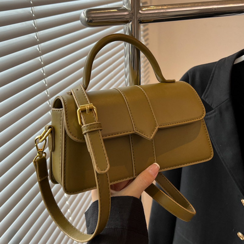 Chic Commuter Messenger